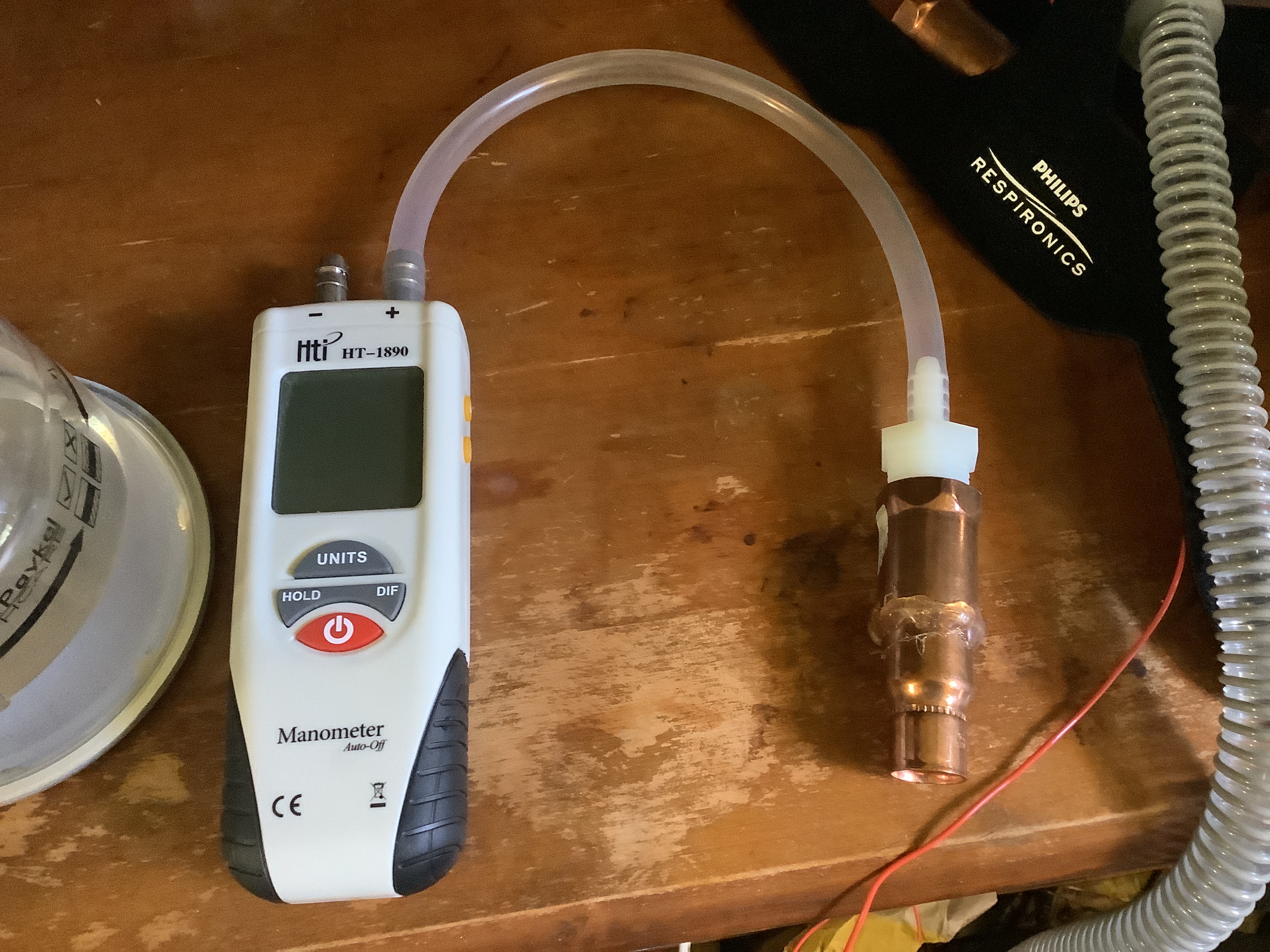 Manometer used to measure Air Pressure (cmH2O) at 0 CFPM of airflow
